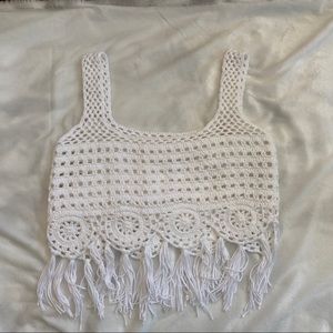 3/$25.00 🛍 
White Cropped Knitted Top with Fringes